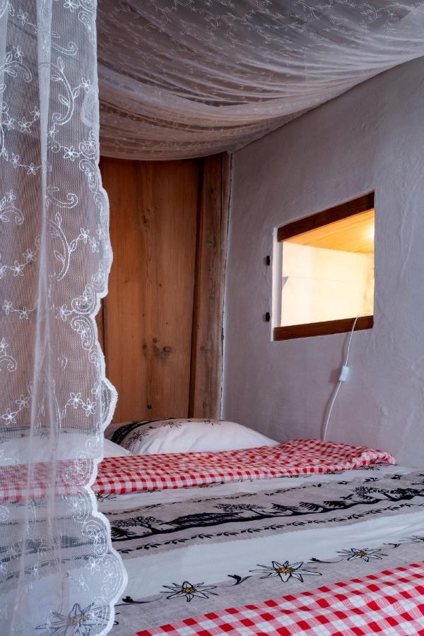Au soleil de Gruyères chez Chantal Chambre photo