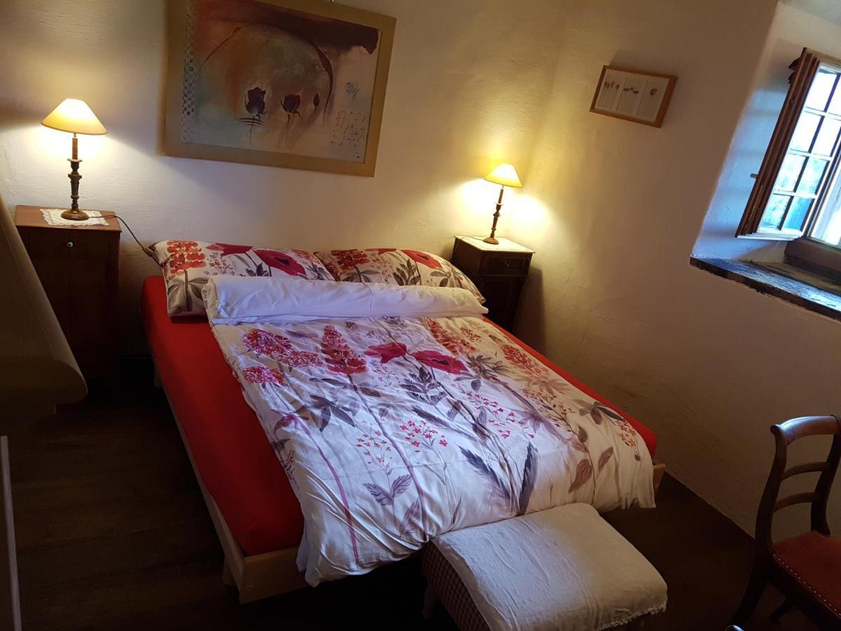Au soleil de Gruyères chez Chantal Chambre photo