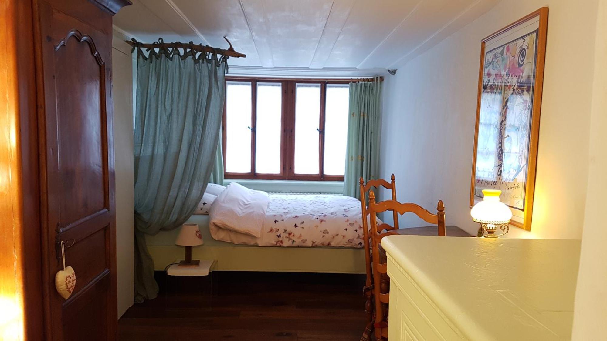 Au soleil de Gruyères chez Chantal Chambre photo